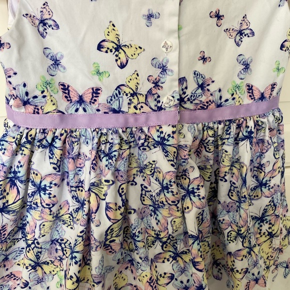 Spring like little girls dress with butterflies. - Picture 4 of 10